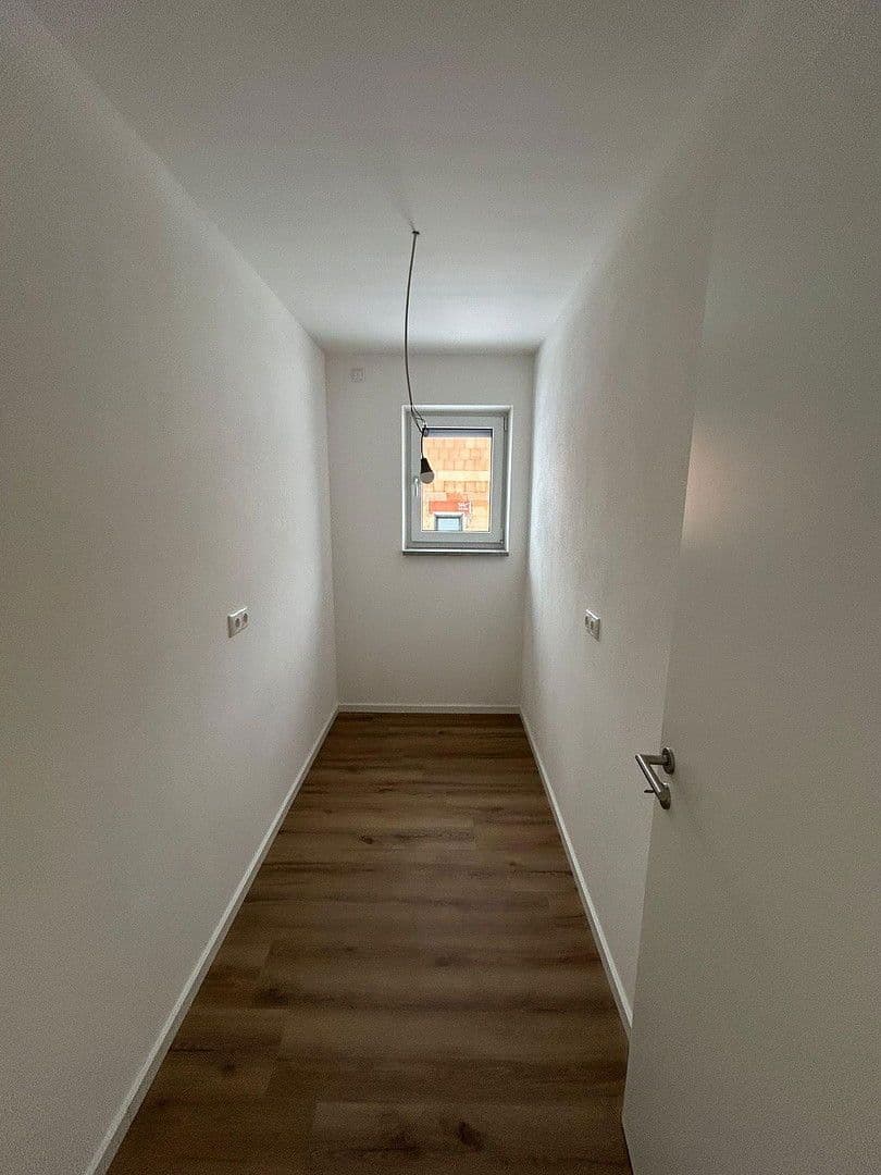 Predaj domu 165 m², pozemek 249 m², Rosenbergerstraße 5 (Kleinlintach 1), Bogen, Bavorsko Predaj domu 165 m², pozemek 249 m², Rosenbergerstraße 5 (Kleinlintach 1), Bogen, Bavorsko