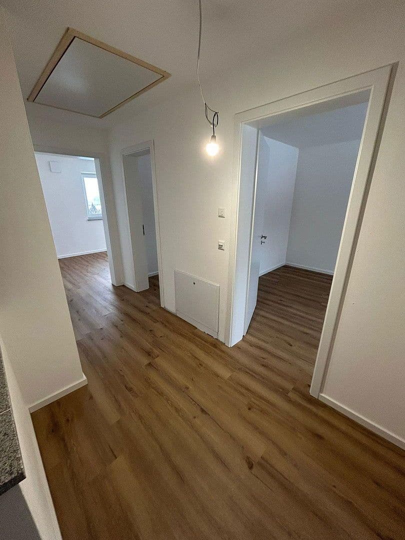 Predaj domu 165 m², pozemek 249 m², Rosenbergerstraße 5 (Kleinlintach 1), Bogen, Bavorsko Predaj domu 165 m², pozemek 249 m², Rosenbergerstraße 5 (Kleinlintach 1), Bogen, Bavorsko