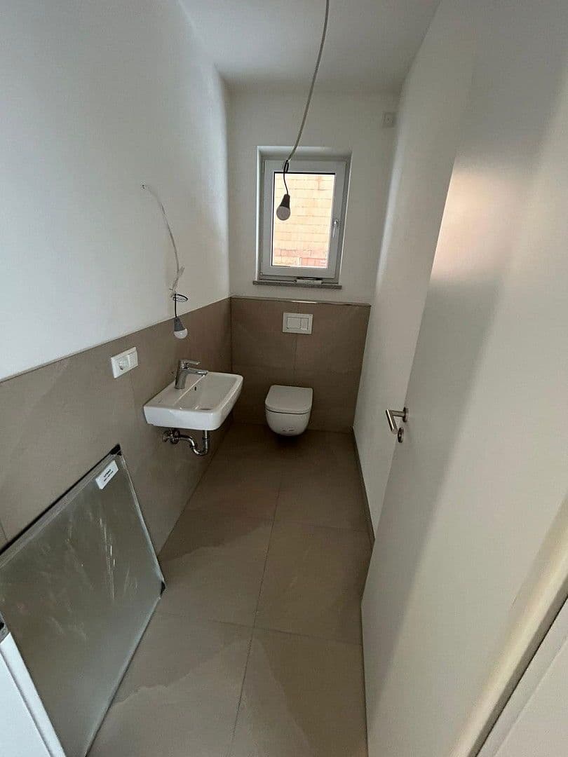 Predaj domu 165 m², pozemek 249 m², Rosenbergerstraße 5 (Kleinlintach 1), Bogen, Bavorsko Predaj domu 165 m², pozemek 249 m², Rosenbergerstraße 5 (Kleinlintach 1), Bogen, Bavorsko