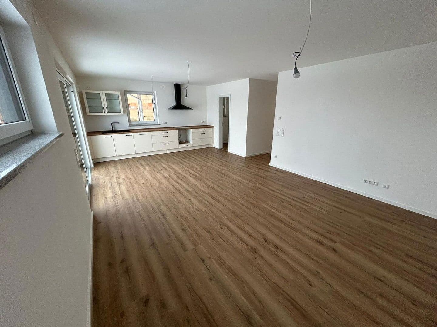 Predaj domu 165 m², pozemek 249 m², Rosenbergerstraße 5 (Kleinlintach 1), Bogen, Bavorsko Predaj domu 165 m², pozemek 249 m², Rosenbergerstraße 5 (Kleinlintach 1), Bogen, Bavorsko