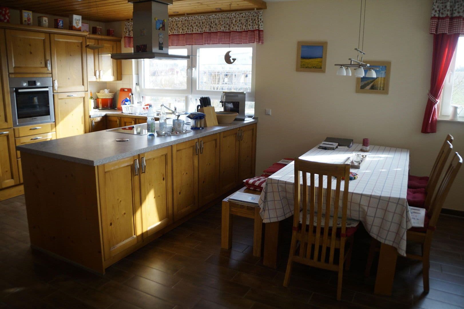 Predaj domu 238 m², pozemek 624 m², Schwaigern, Bádensko-Wurttembersko Predaj domu 238 m², pozemek 624 m², Schwaigern, Bádensko-Wurttembersko