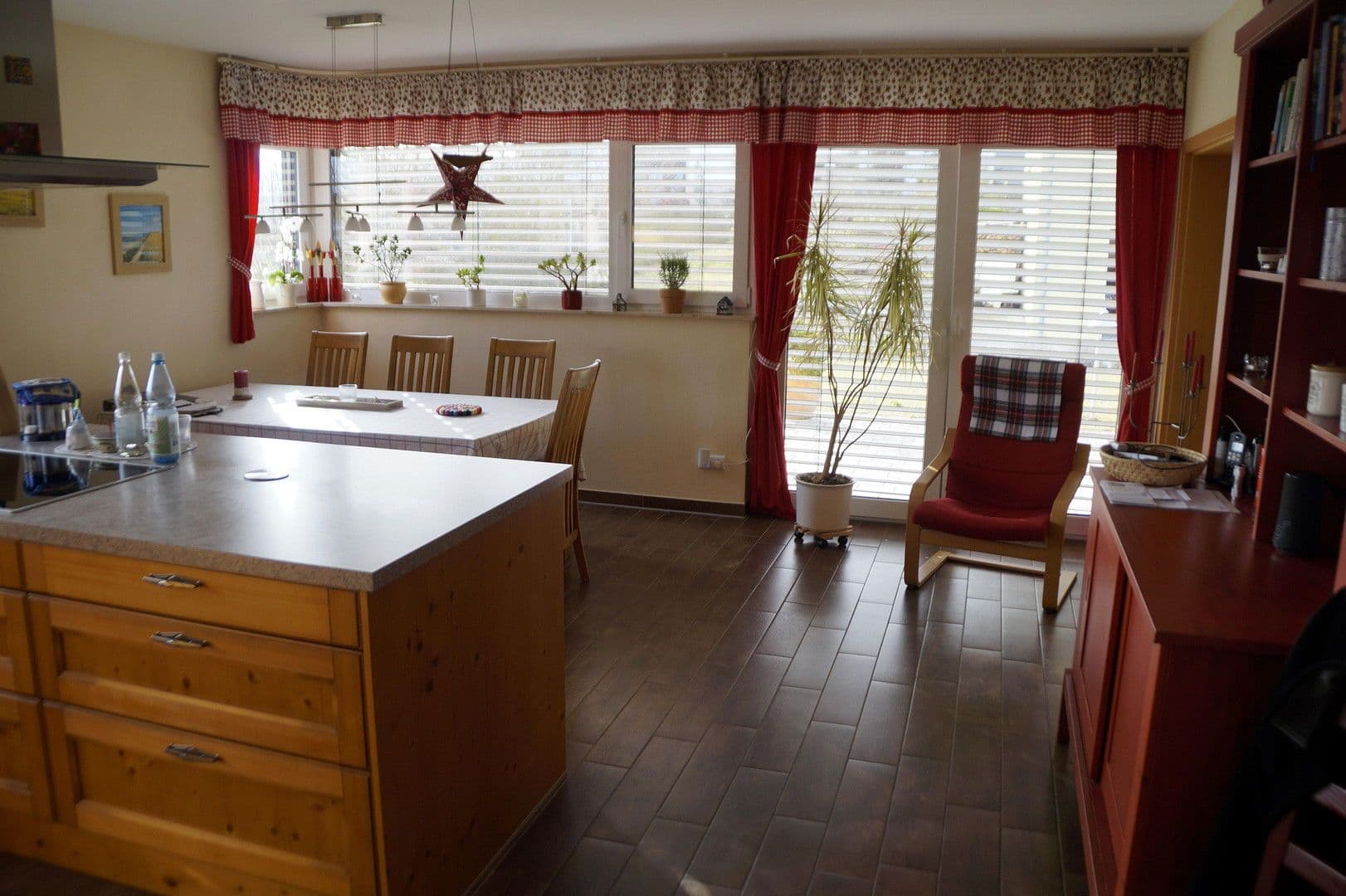 Predaj domu 238 m², pozemek 624 m², Schwaigern, Bádensko-Wurttembersko Predaj domu 238 m², pozemek 624 m², Schwaigern, Bádensko-Wurttembersko