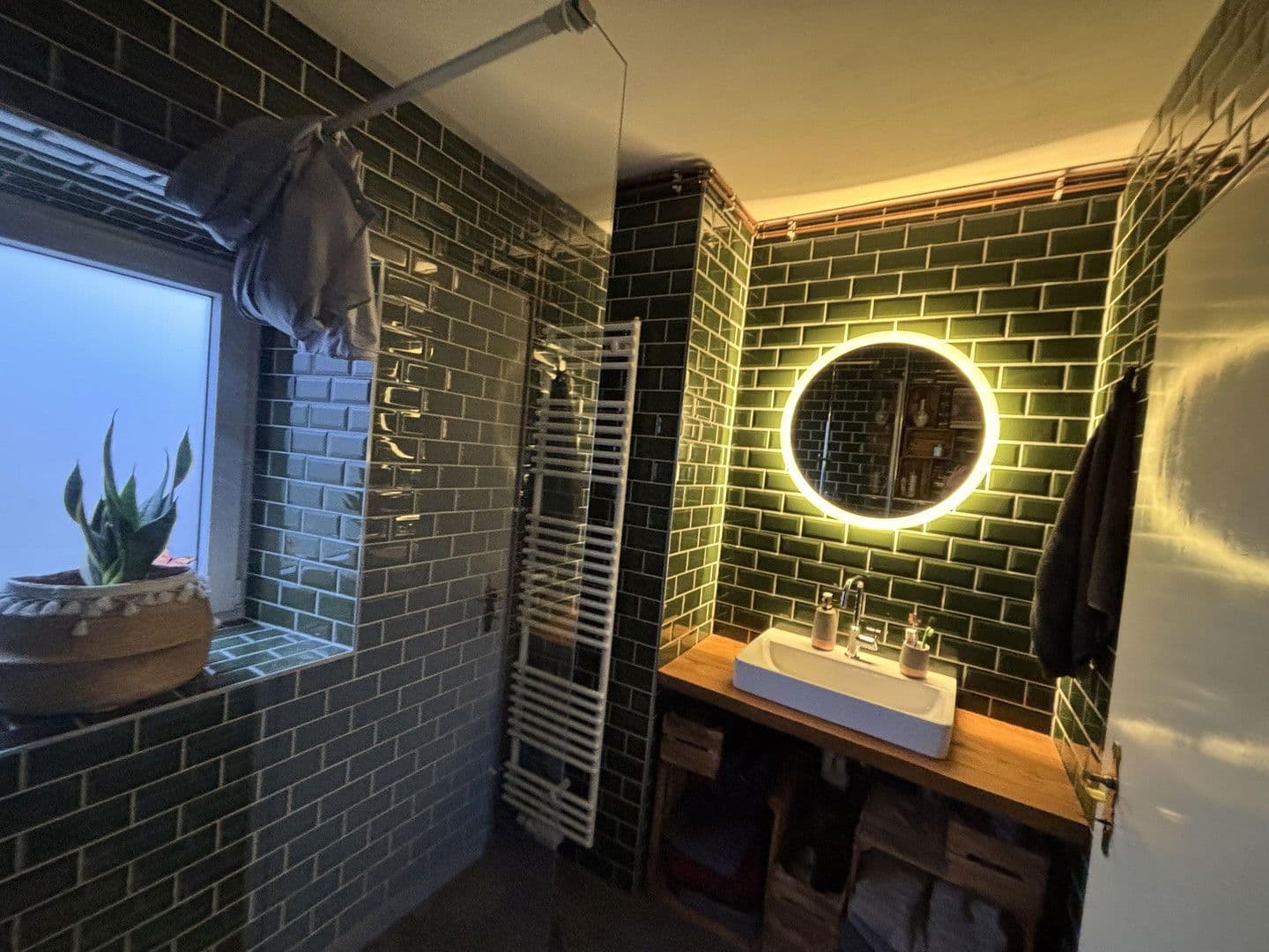 Predaj domu 260 m², pozemek 1.600 m², Veldenzer Straße 14, Gornhausen, Porýnie-Falcko Predaj domu 260 m², pozemek 1.600 m², Veldenzer Straße 14, Gornhausen, Porýnie-Falcko