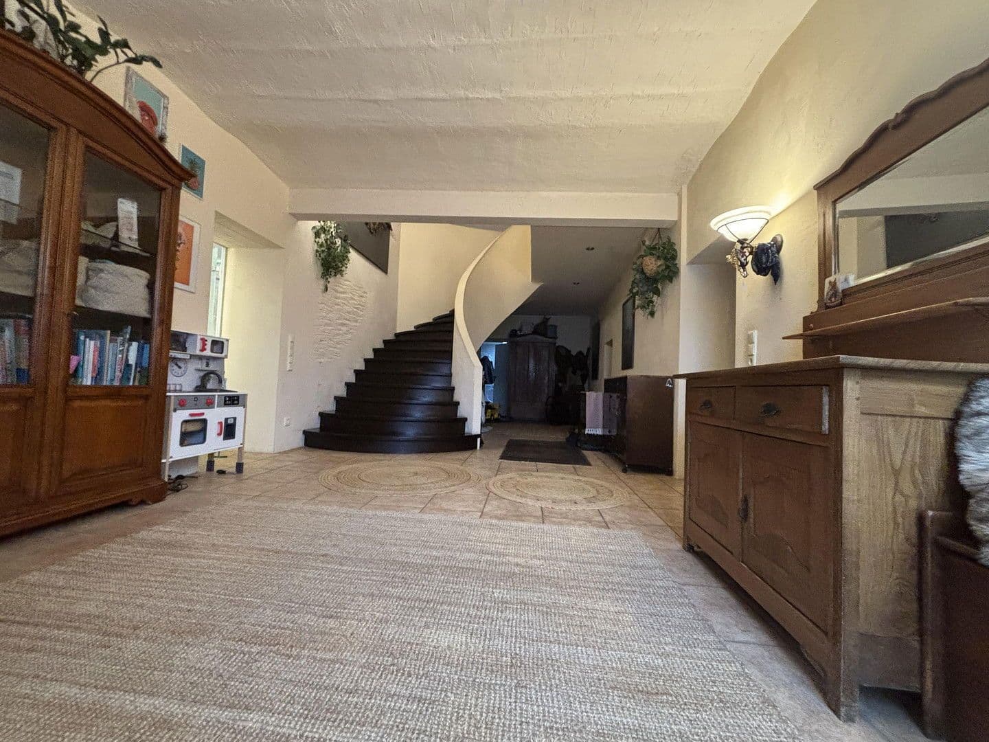 Predaj domu 260 m², pozemek 1.600 m², Veldenzer Straße 14, Gornhausen, Porýnie-Falcko Predaj domu 260 m², pozemek 1.600 m², Veldenzer Straße 14, Gornhausen, Porýnie-Falcko