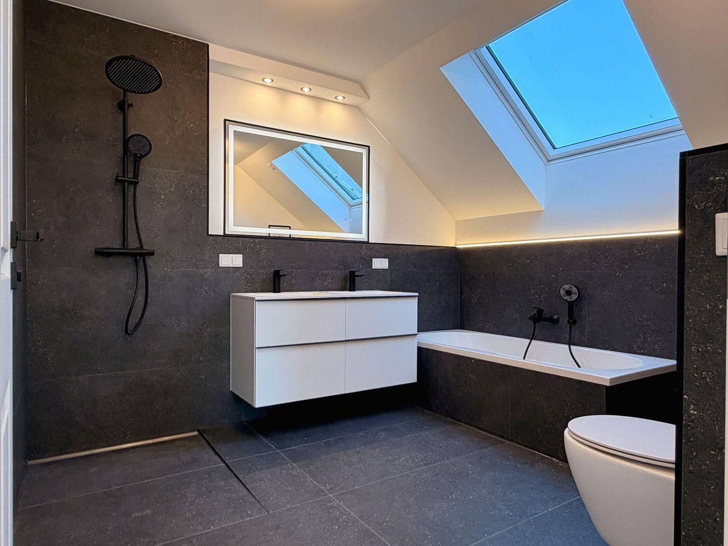 Predaj domu 161 m², pozemek 318 m², Erlangen, Bavorsko Predaj domu 161 m², pozemek 318 m², Erlangen, Bavorsko