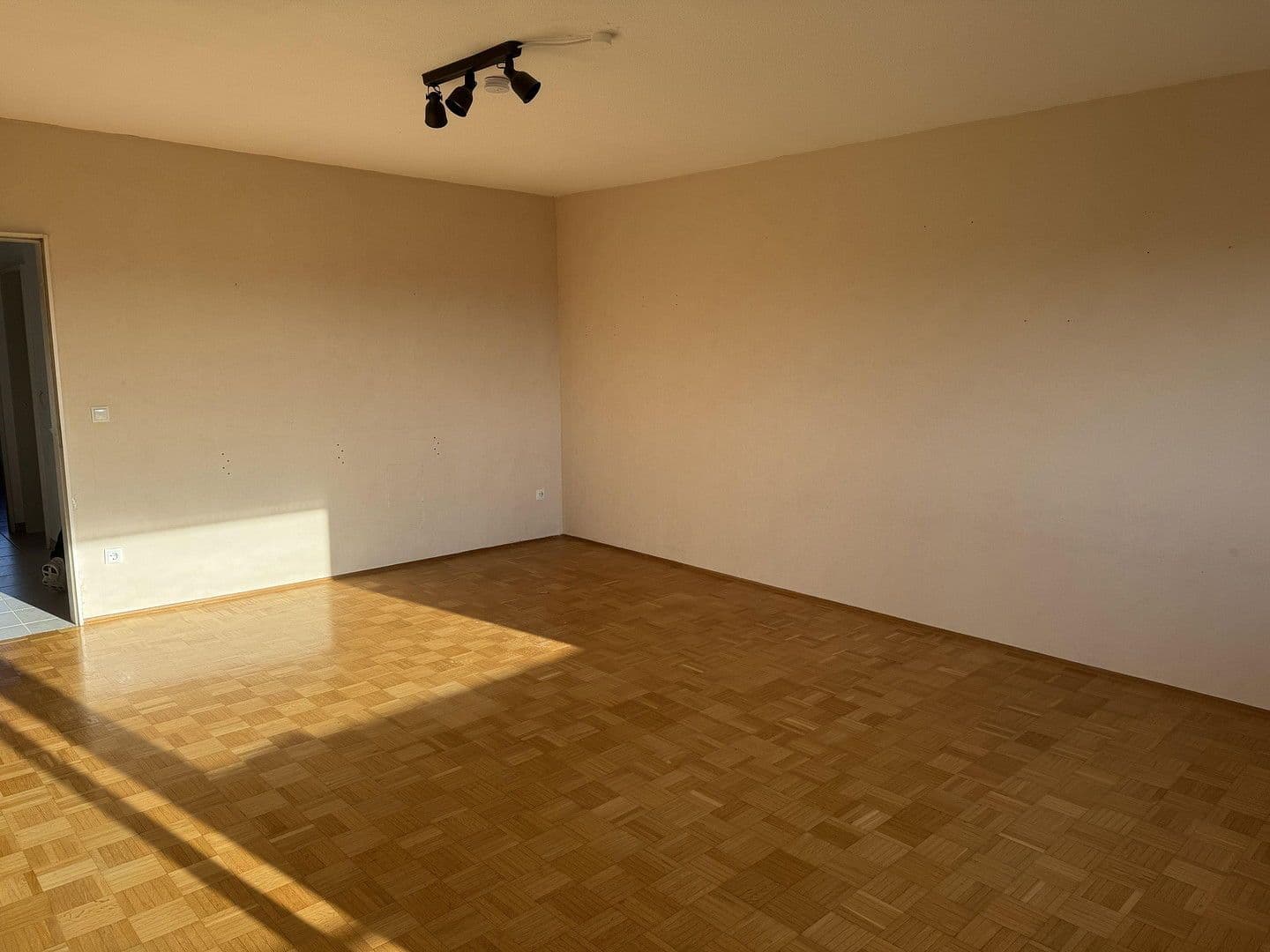 Prenájom bytu 3-izbový 90 m², Friedrich-Naumann Straße 17, Ludwigshafen am Rhein, Porýnie-Falcko Prenájom bytu 3-izbový 90 m², Friedrich-Naumann Straße 17, Ludwigshafen am Rhein, Porýnie-Falcko