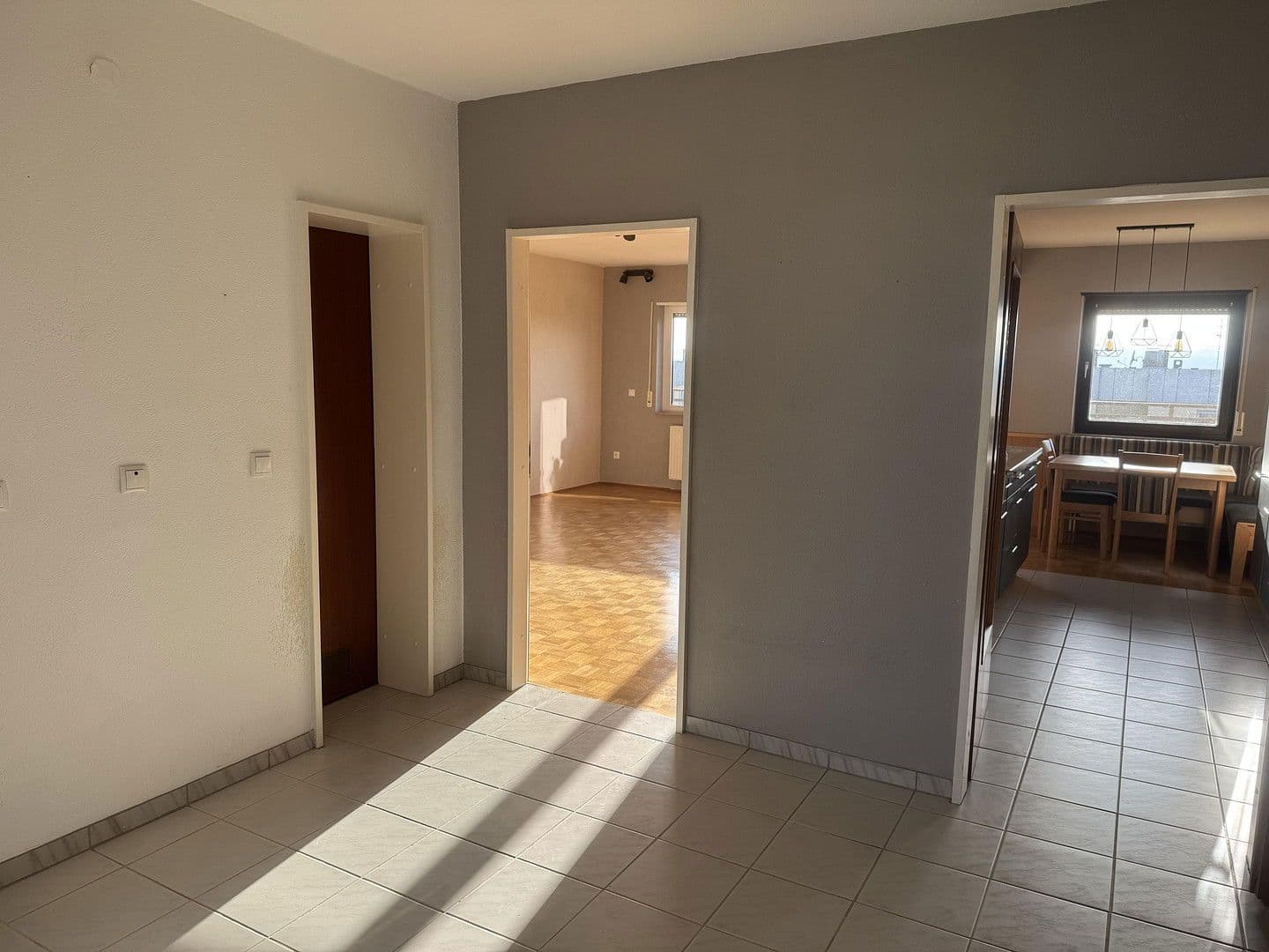 Prenájom bytu 3-izbový 90 m², Friedrich-Naumann Straße 17, Ludwigshafen am Rhein, Porýnie-Falcko Prenájom bytu 3-izbový 90 m², Friedrich-Naumann Straße 17, Ludwigshafen am Rhein, Porýnie-Falcko