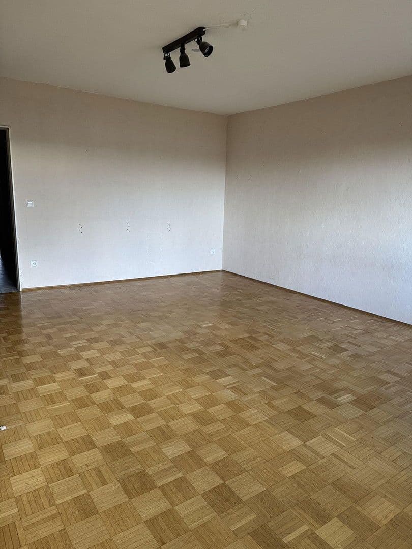 Prenájom bytu 3-izbový 90 m², Friedrich-Naumann Straße 17, Ludwigshafen am Rhein, Porýnie-Falcko Prenájom bytu 3-izbový 90 m², Friedrich-Naumann Straße 17, Ludwigshafen am Rhein, Porýnie-Falcko