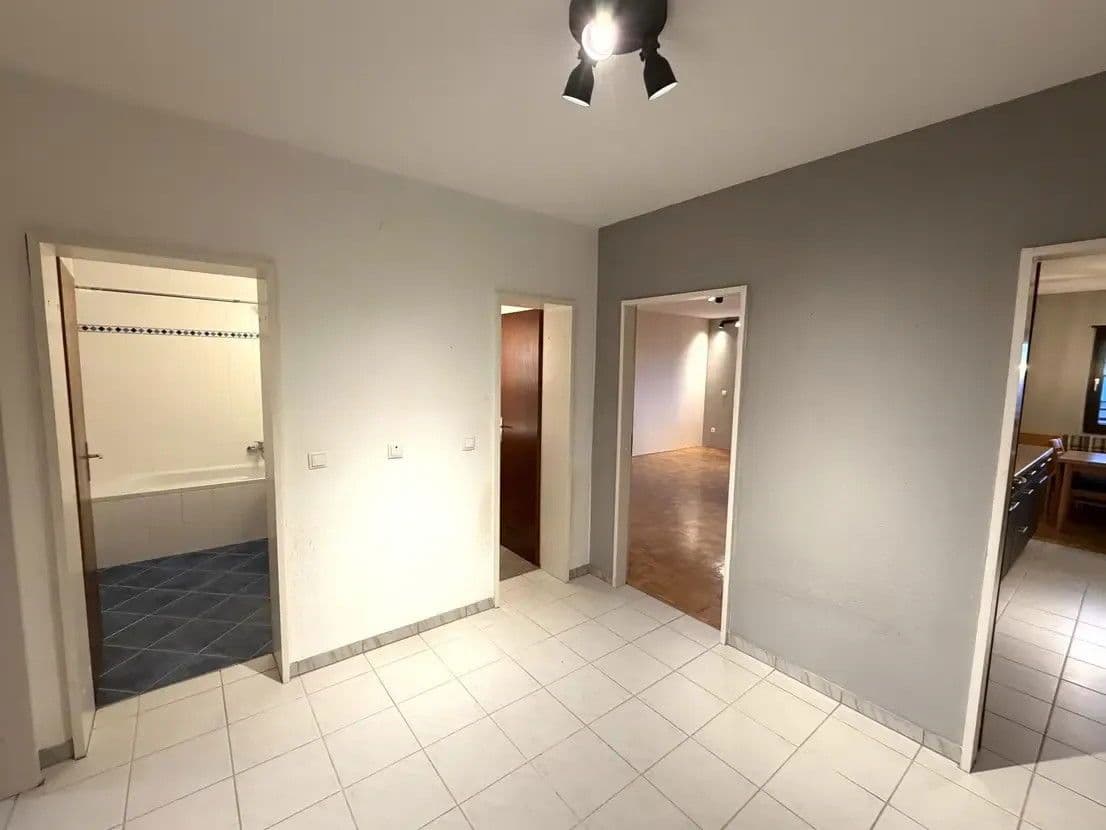 Prenájom bytu 3-izbový 90 m², Friedrich-Naumann Straße 17, Ludwigshafen am Rhein, Porýnie-Falcko Prenájom bytu 3-izbový 90 m², Friedrich-Naumann Straße 17, Ludwigshafen am Rhein, Porýnie-Falcko