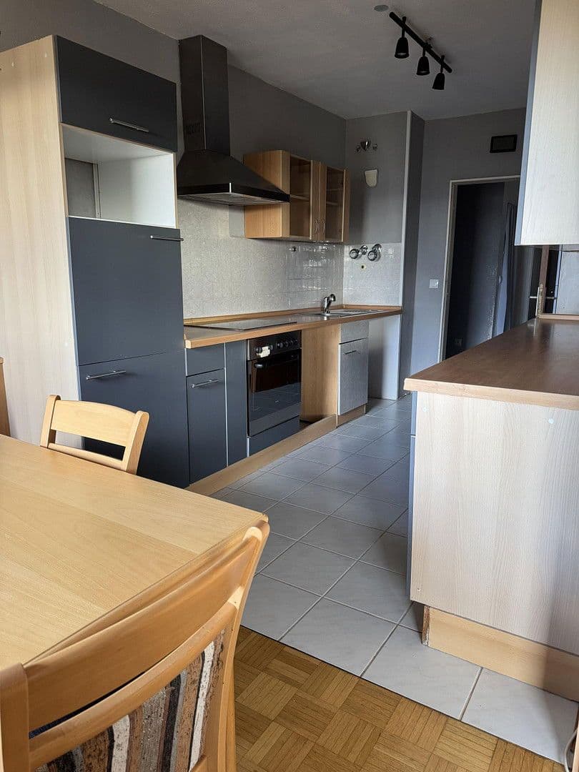 Prenájom bytu 3-izbový 90 m², Friedrich-Naumann Straße 17, Ludwigshafen am Rhein, Porýnie-Falcko Prenájom bytu 3-izbový 90 m², Friedrich-Naumann Straße 17, Ludwigshafen am Rhein, Porýnie-Falcko