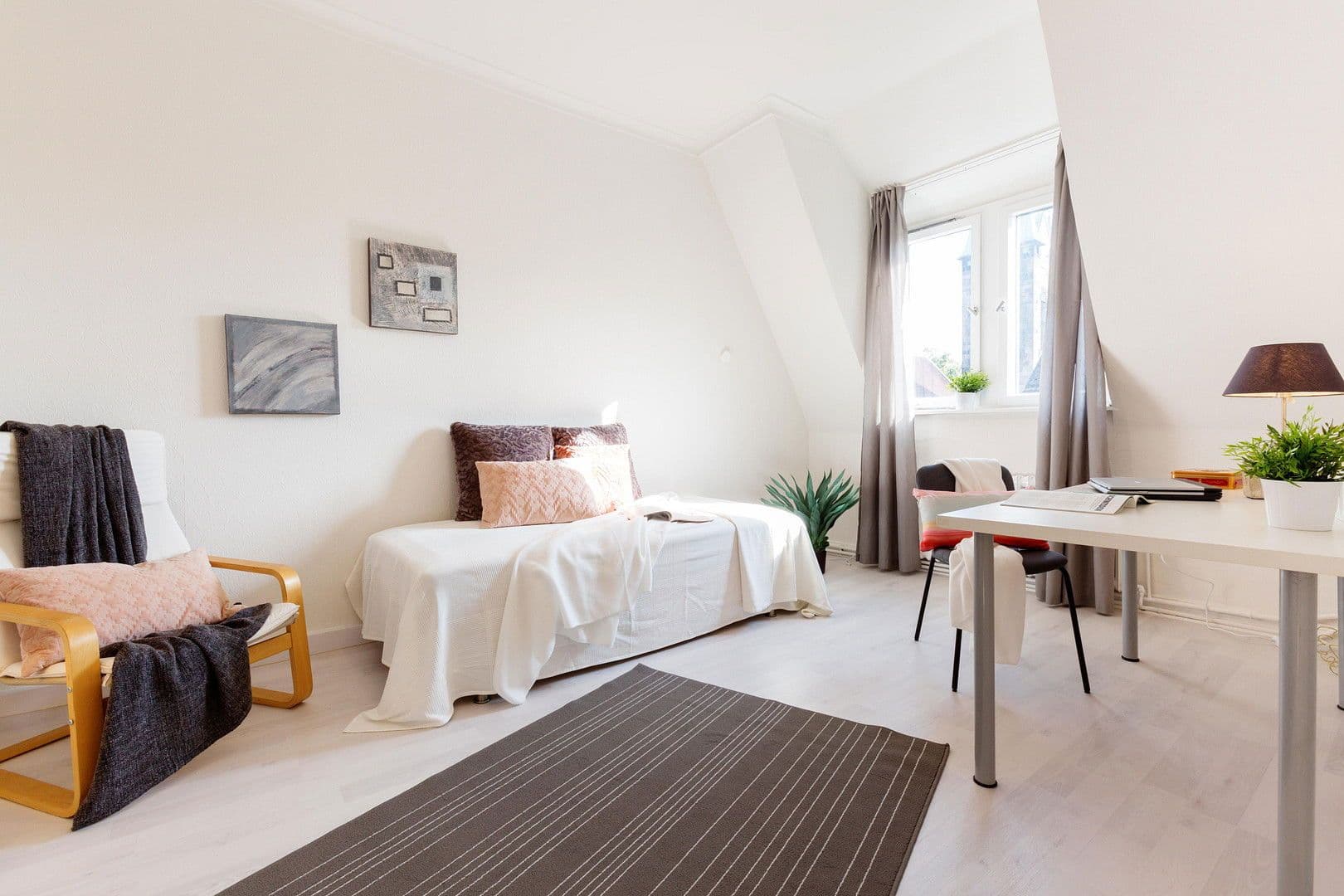 Prenájom bytu 3-izbový 82 m², Duisburg, Severné Porýnie - Westfálsko Prenájom bytu 3-izbový 82 m², Duisburg, Severné Porýnie - Westfálsko