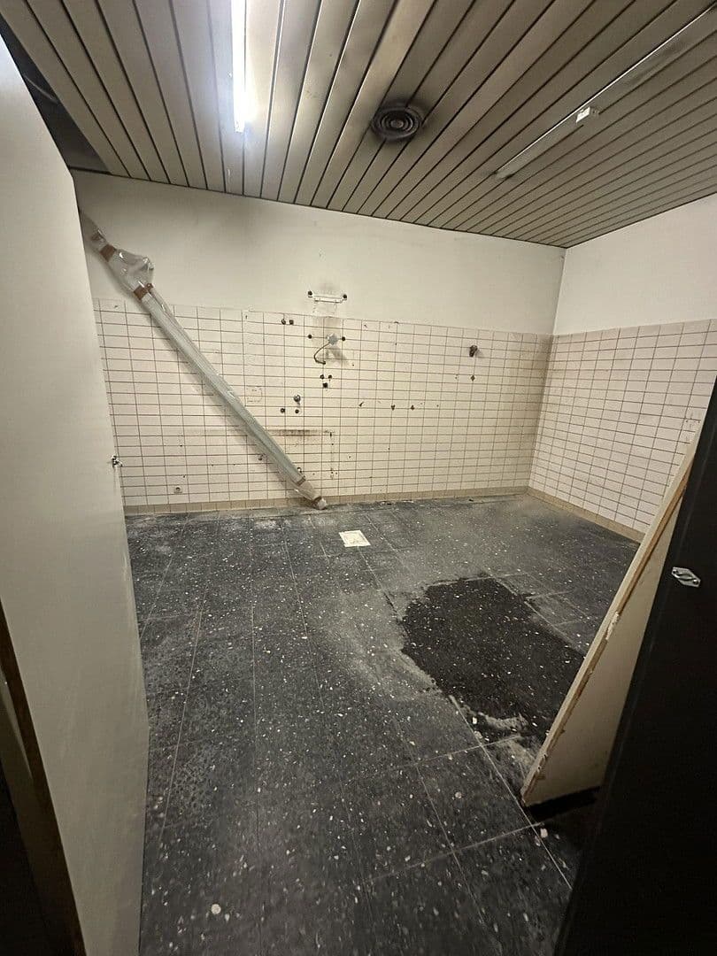 Prenájom nebytového priestoru 1.232 m², MierendorffWeg 19, Essen, Severné Porýnie - Westfálsko Prenájom nebytového priestoru 1.232 m², MierendorffWeg 19, Essen, Severné Porýnie - Westfálsko