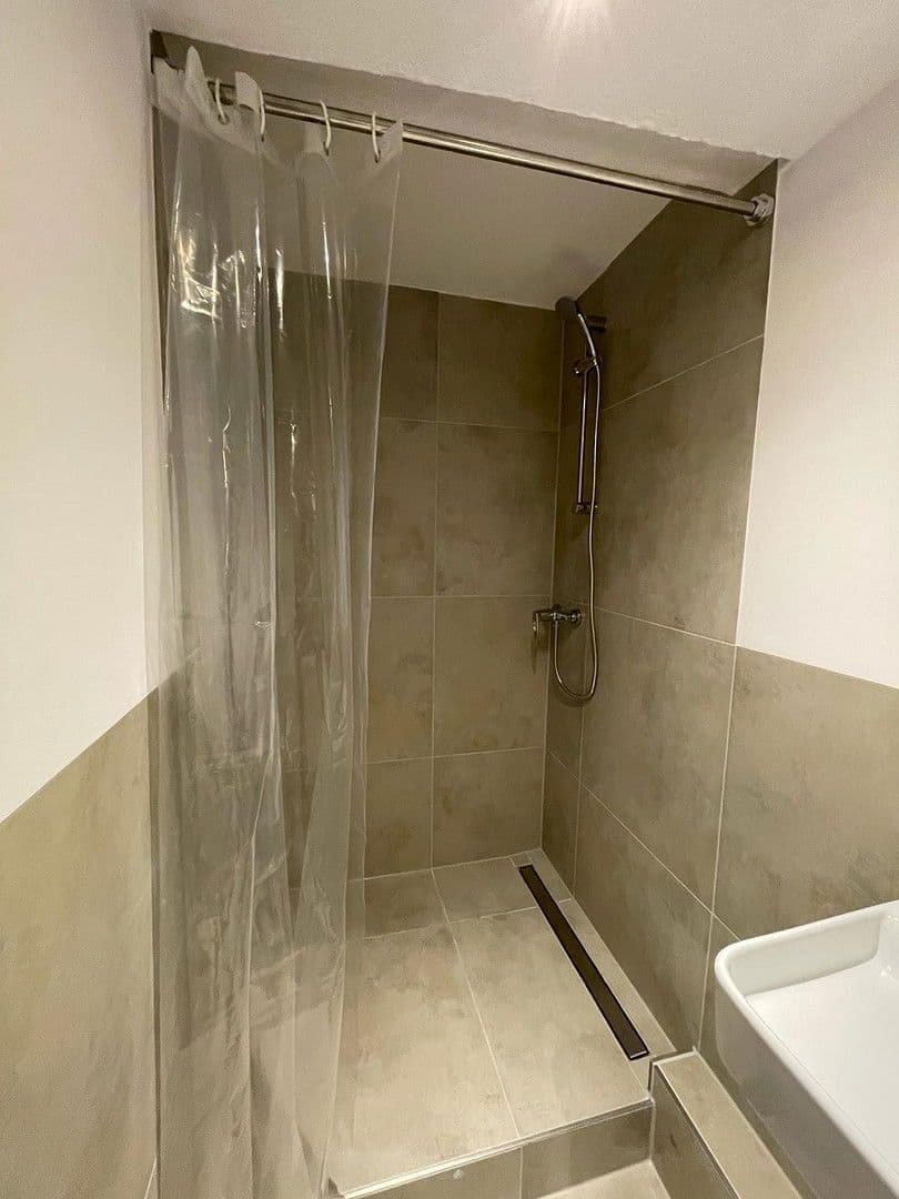 Prenájom bytu 2-izbový 59 m², Schiersteiner Straße 8, Wiesbaden, Hesensko Prenájom bytu 2-izbový 59 m², Schiersteiner Straße 8, Wiesbaden, Hesensko