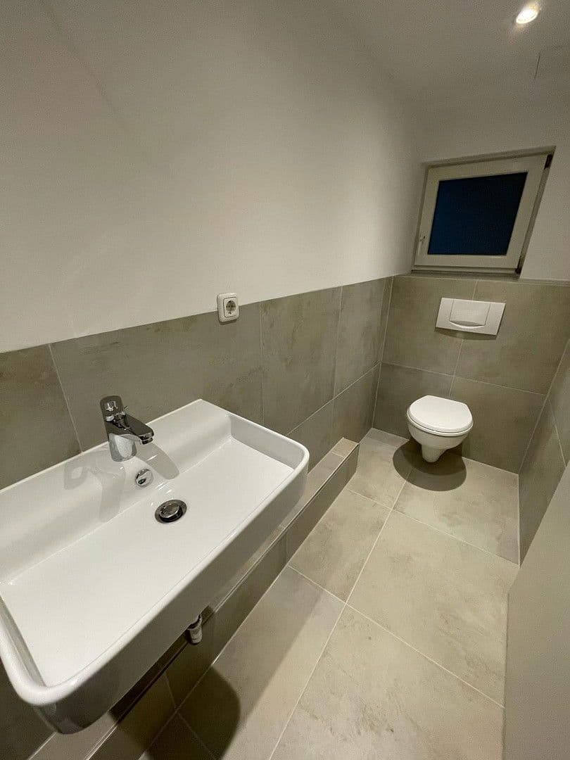 Prenájom bytu 2-izbový 59 m², Schiersteiner Straße 8, Wiesbaden, Hesensko Prenájom bytu 2-izbový 59 m², Schiersteiner Straße 8, Wiesbaden, Hesensko