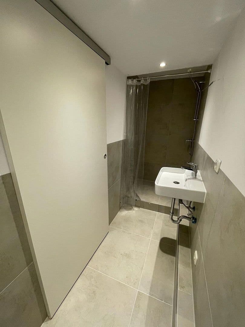 Prenájom bytu 2-izbový 59 m², Schiersteiner Straße 8, Wiesbaden, Hesensko Prenájom bytu 2-izbový 59 m², Schiersteiner Straße 8, Wiesbaden, Hesensko