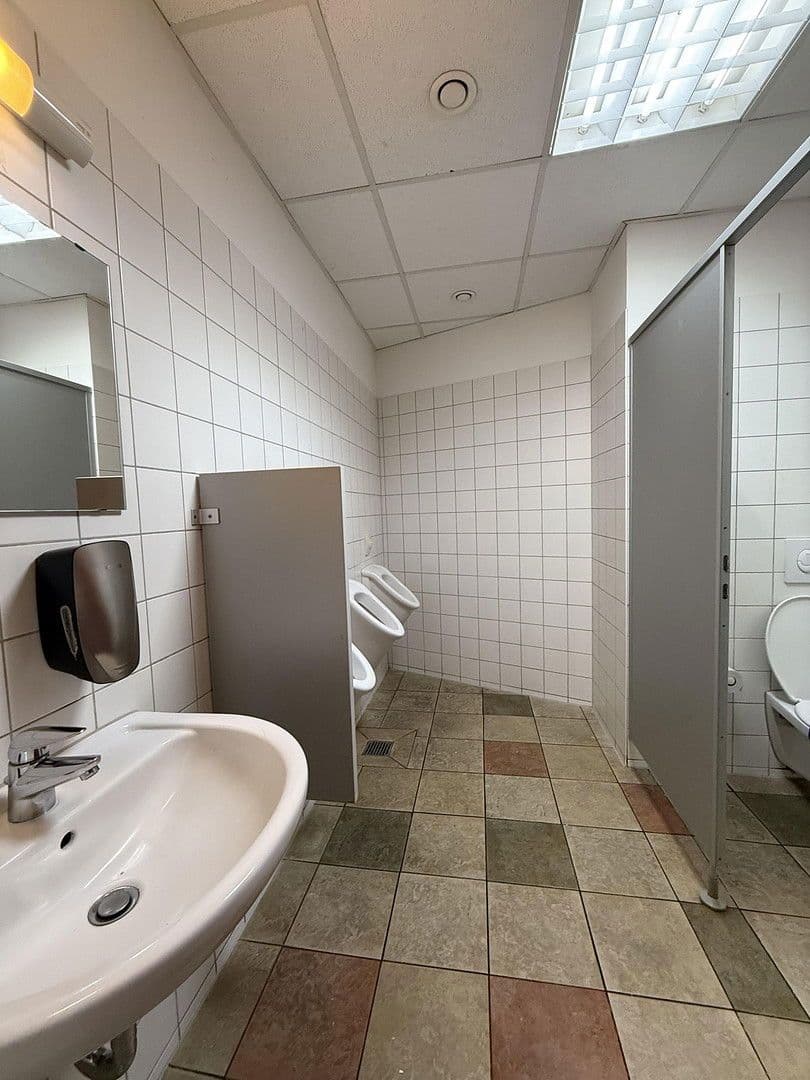 Prenájom nebytového priestoru 128 m², Berliner Platz 1, ludwigshafen, Porýnie-Falcko Prenájom nebytového priestoru 128 m², Berliner Platz 1, ludwigshafen, Porýnie-Falcko