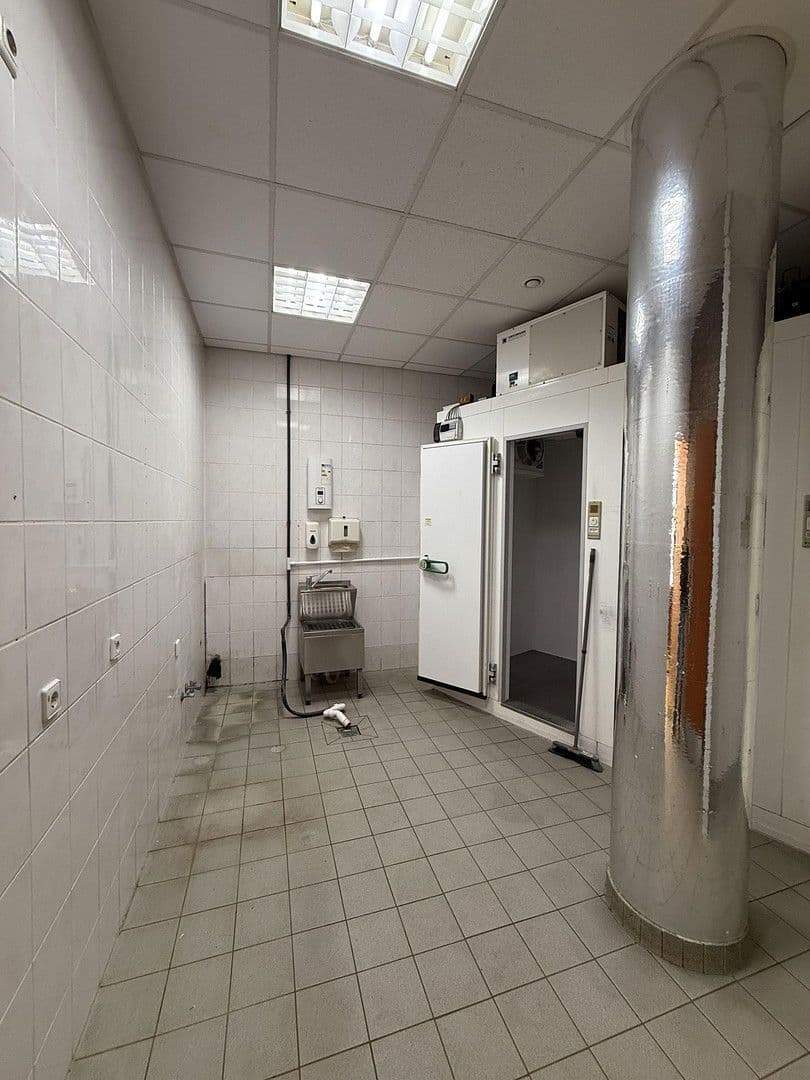 Prenájom nebytového priestoru 128 m², Berliner Platz 1, ludwigshafen, Porýnie-Falcko Prenájom nebytového priestoru 128 m², Berliner Platz 1, ludwigshafen, Porýnie-Falcko