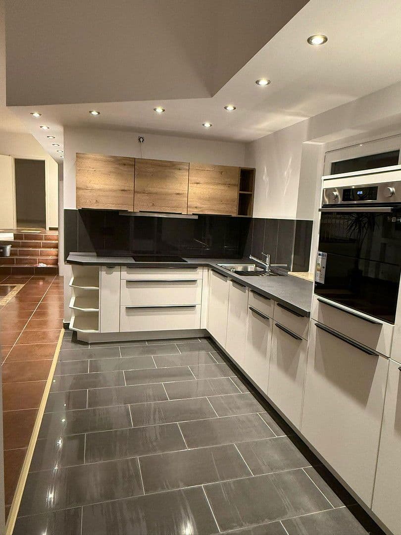 Prenájom bytu 2-izbový 76 m², Wuppertal, Severné Porýnie - Westfálsko Prenájom bytu 2-izbový 76 m², Wuppertal, Severné Porýnie - Westfálsko