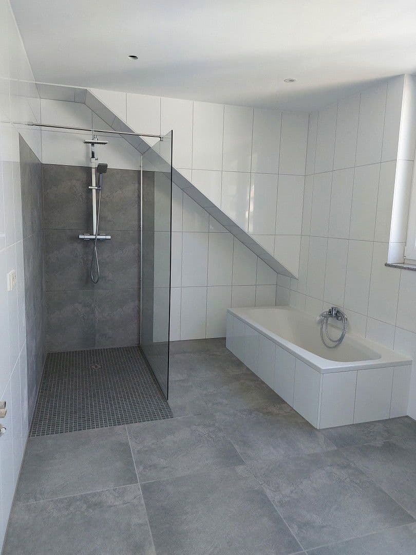 Predaj domu 280 m², pozemek 867 m², Schöndorf, Porýnie-Falcko Predaj domu 280 m², pozemek 867 m², Schöndorf, Porýnie-Falcko