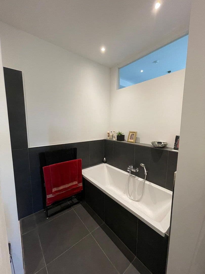 Prenájom bytu 3-izbový 200 m², Berlin, Berlín Prenájom bytu 3-izbový 200 m², Berlin, Berlín