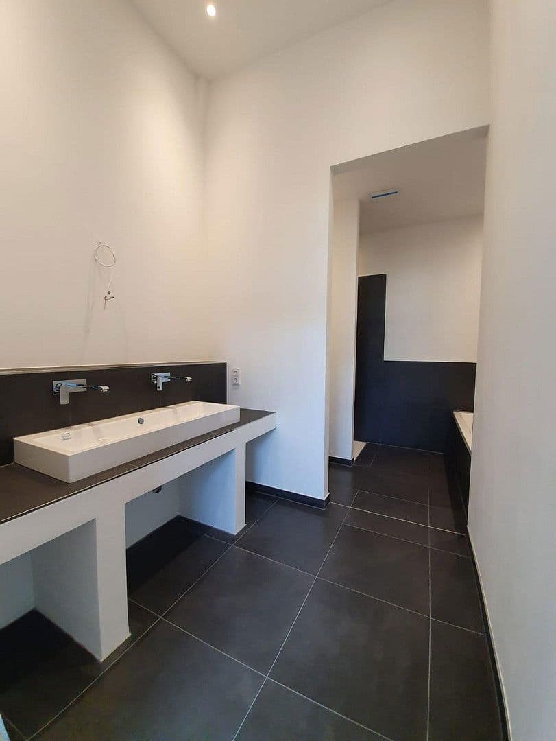 Prenájom bytu 3-izbový 200 m², Berlin, Berlín Prenájom bytu 3-izbový 200 m², Berlin, Berlín