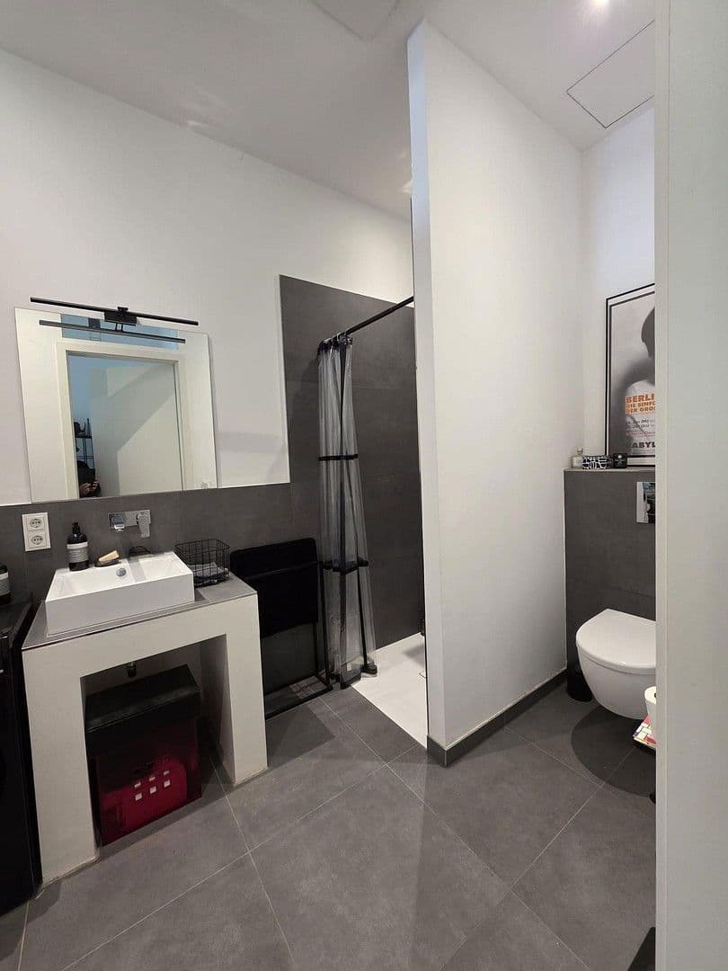 Prenájom bytu 3-izbový 200 m², Berlin, Berlín Prenájom bytu 3-izbový 200 m², Berlin, Berlín