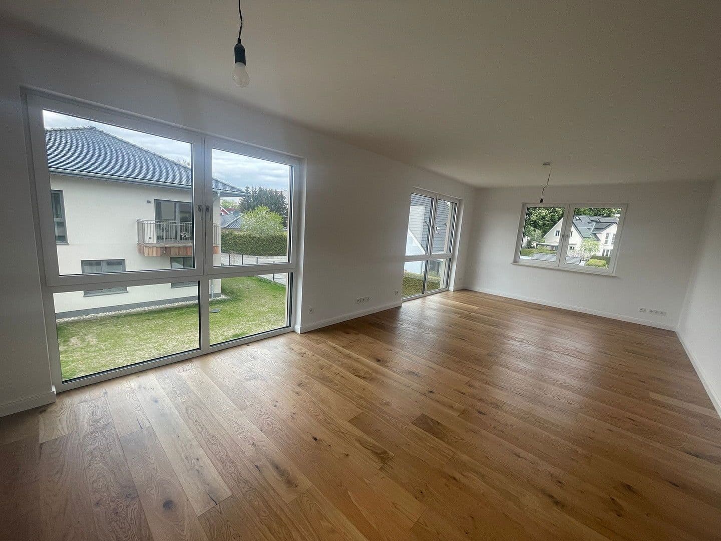 Prenájom bytu 3-izbový 105 m², Berlin, Berlín Prenájom bytu 3-izbový 105 m², Berlin, Berlín