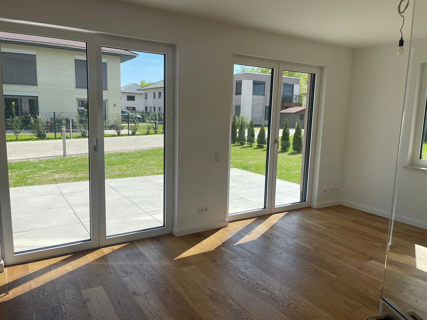 Prenájom bytu 3-izbový 105 m², Berlin, Berlín Prenájom bytu 3-izbový 105 m², Berlin, Berlín