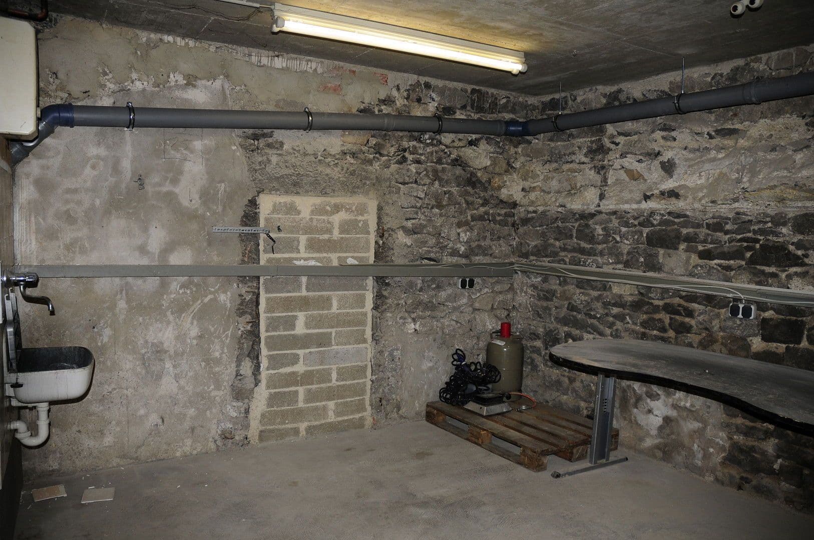 Prenájom nebytového priestoru 140 m², Saunstr.1, Mendig, Porýnie-Falcko Prenájom nebytového priestoru 140 m², Saunstr.1, Mendig, Porýnie-Falcko