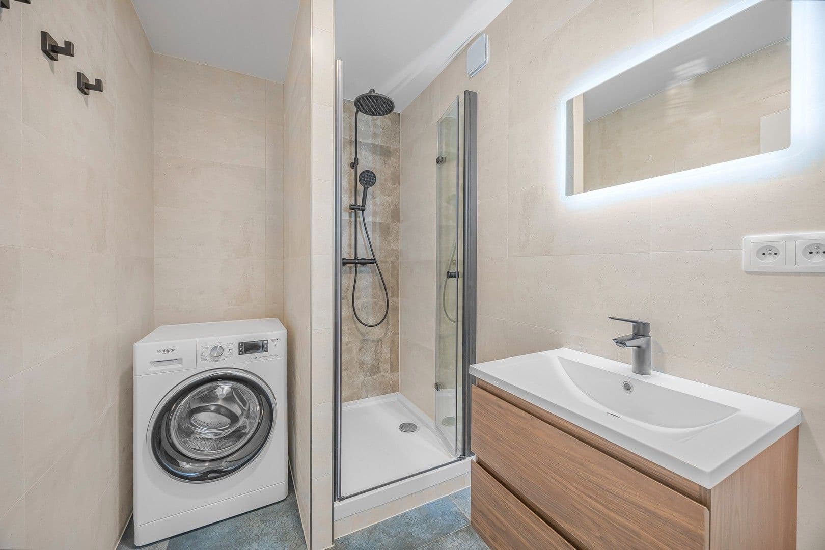 Prenájom bytu 3-izbový 72 m², Šiškova, Praha, Praha Prenájom bytu 3-izbový 72 m², Šiškova, Praha, Praha