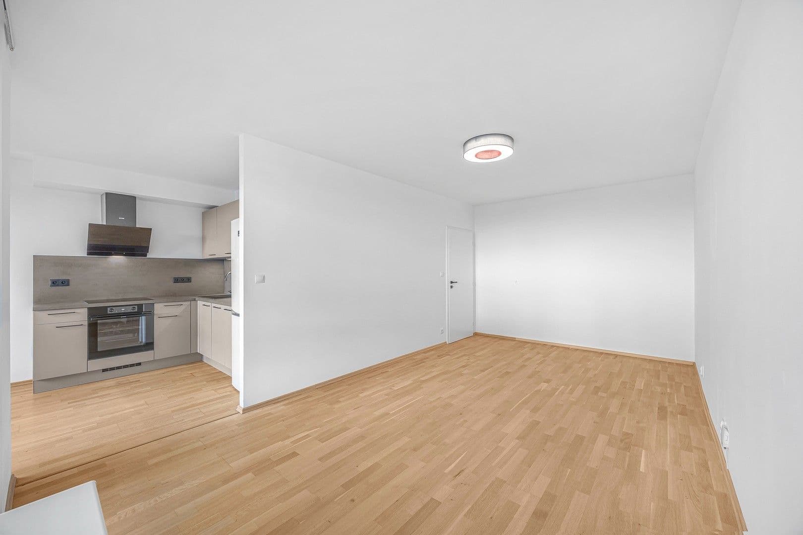 Prenájom bytu 3-izbový 72 m², Šiškova, Praha, Praha Prenájom bytu 3-izbový 72 m², Šiškova, Praha, Praha
