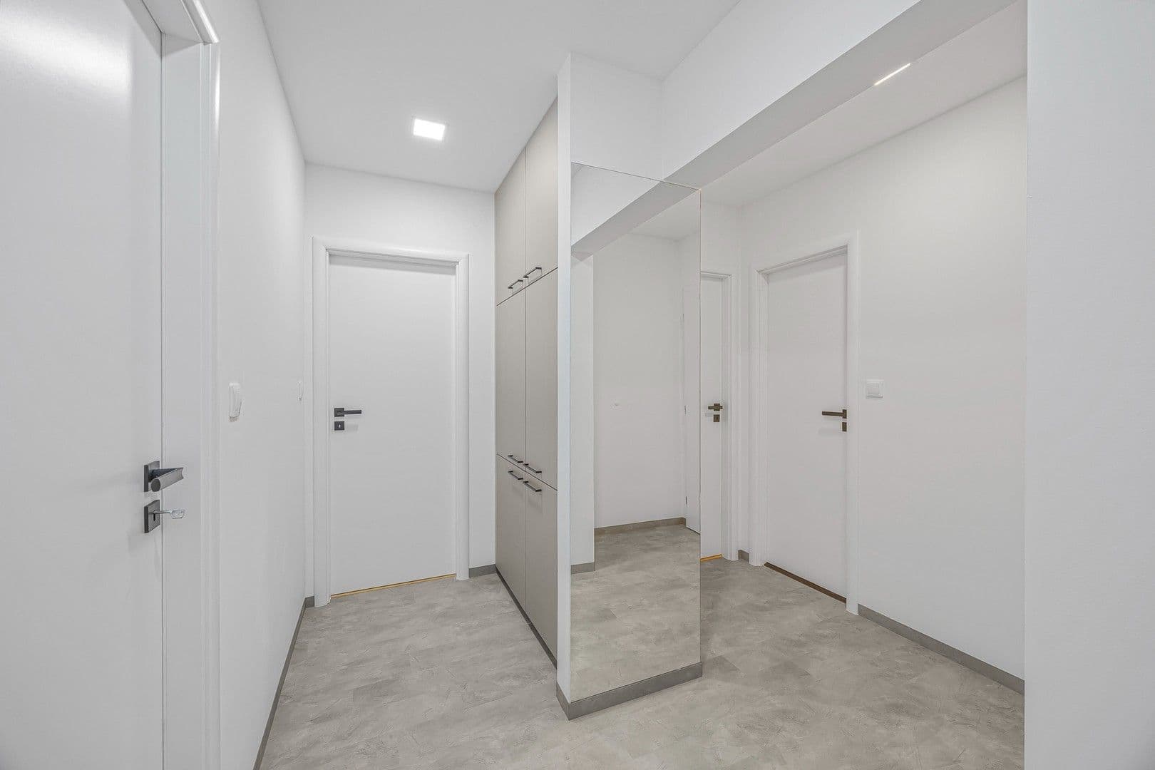 Prenájom bytu 3-izbový 72 m², Šiškova, Praha, Praha Prenájom bytu 3-izbový 72 m², Šiškova, Praha, Praha