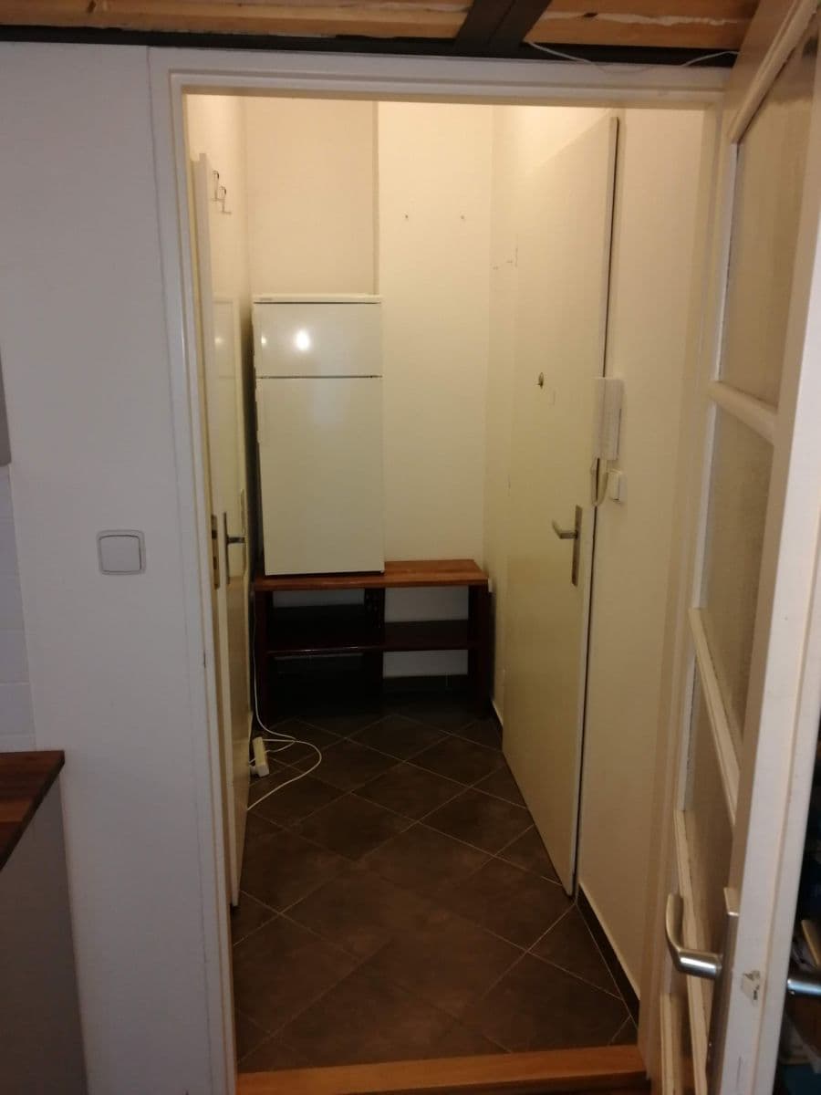 Prenájom bytu 1-izbový 27 m², Jakutská, Praha, Praha Prenájom bytu 1-izbový 27 m², Jakutská, Praha, Praha