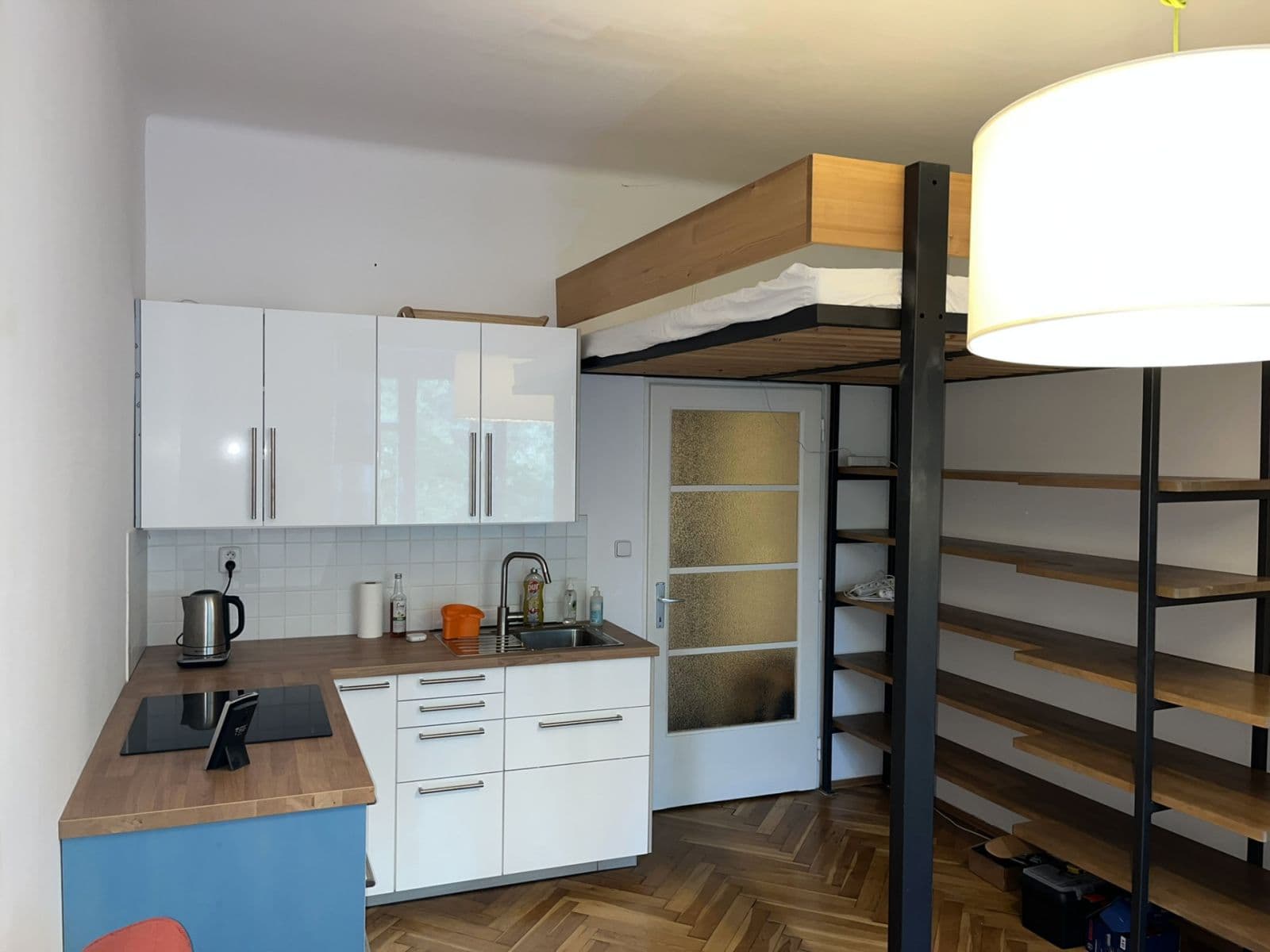 Prenájom bytu 1-izbový 27 m², Jakutská, Praha, Praha Prenájom bytu 1-izbový 27 m², Jakutská, Praha, Praha