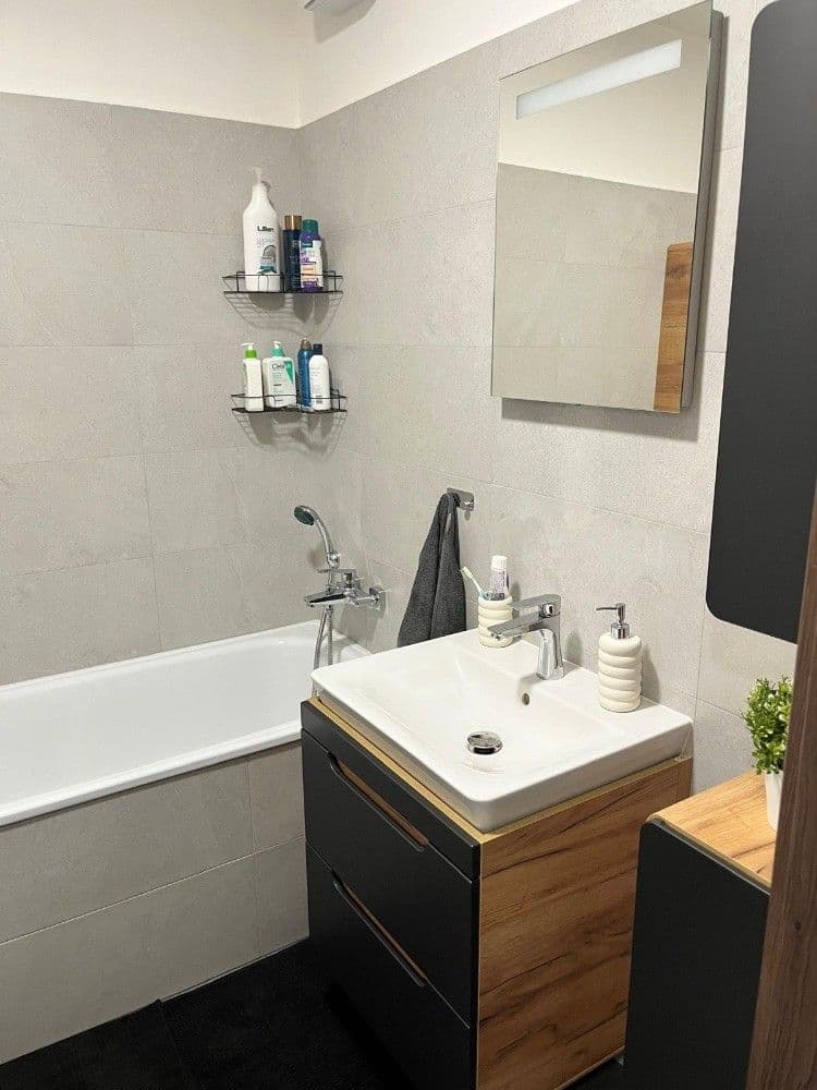 Prenájom bytu 2-izbový 53 m², Topolová, Olomouc, Olomoucký kraj Prenájom bytu 2-izbový 53 m², Topolová, Olomouc, Olomoucký kraj