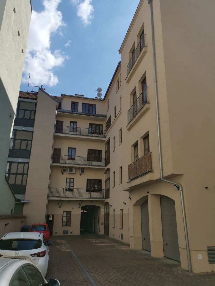 Prenájom bytu 3-izbový 85 m², Lidická, Praha, Praha Prenájom bytu 3-izbový 85 m², Lidická, Praha, Praha