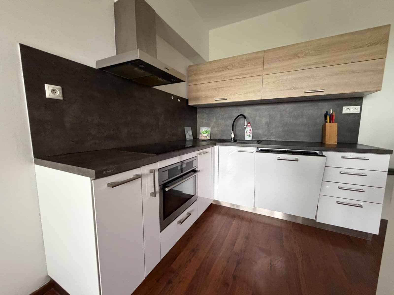 Predaj bytu 2-izbový 48 m², V Honech, Klecany, Středočeský kraj Predaj bytu 2-izbový 48 m², V Honech, Klecany, Středočeský kraj