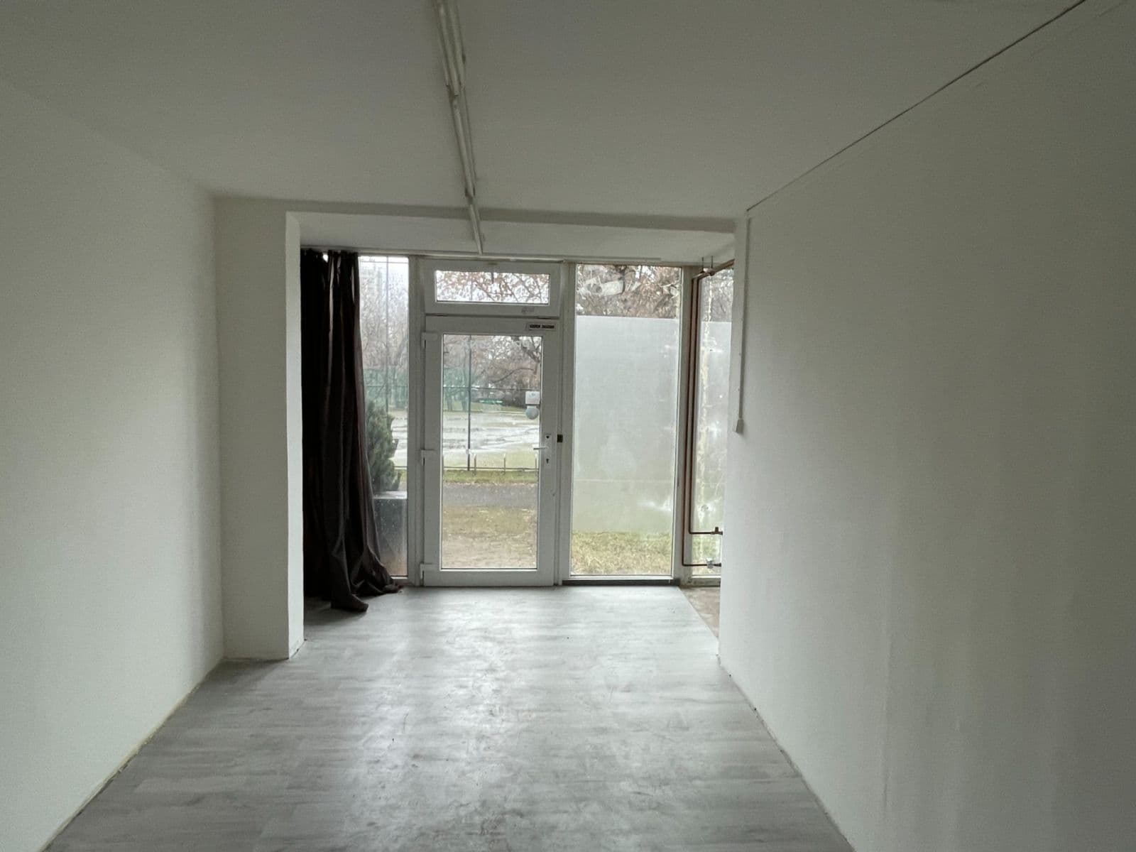 Prenájom nebytového priestoru 33 m², Konstantinova, Praha, Praha Prenájom nebytového priestoru 33 m², Konstantinova, Praha, Praha