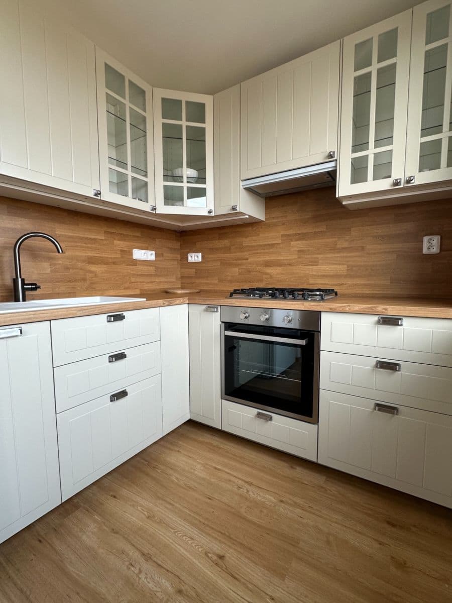 Prenájom bytu 3-izbový 75 m², Nad Olšinami, Praha, Praha Prenájom bytu 3-izbový 75 m², Nad Olšinami, Praha, Praha