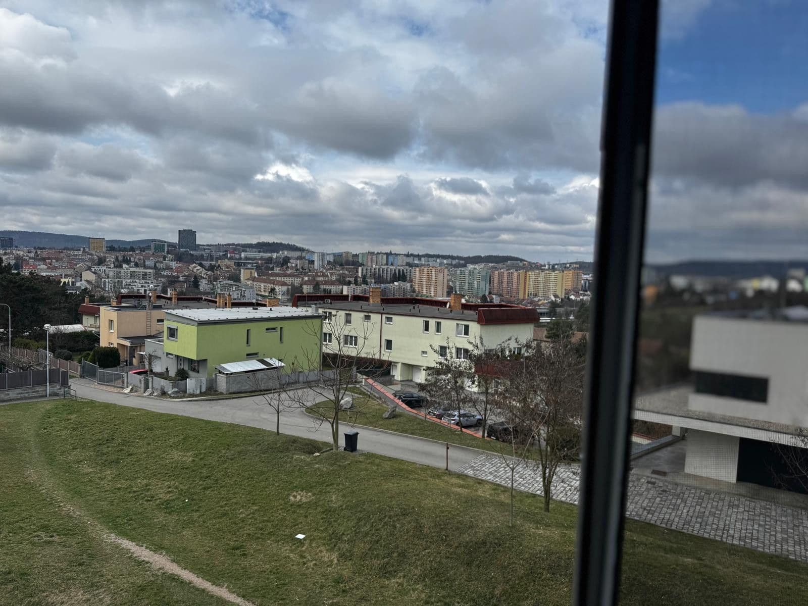 Prenájom bytu 1-izbový 37 m², Högrova, Brno, Jihomoravský kraj Prenájom bytu 1-izbový 37 m², Högrova, Brno, Jihomoravský kraj