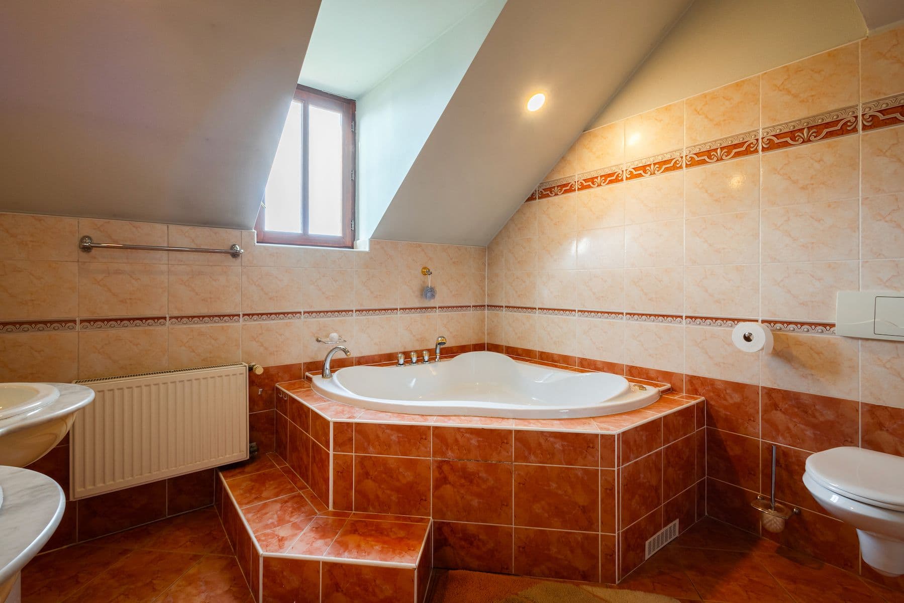 Predaj domu 378 m², pozemek 385 m², Poděbradova, Chomutov, Ústecký kraj Predaj domu 378 m², pozemek 385 m², Poděbradova, Chomutov, Ústecký kraj