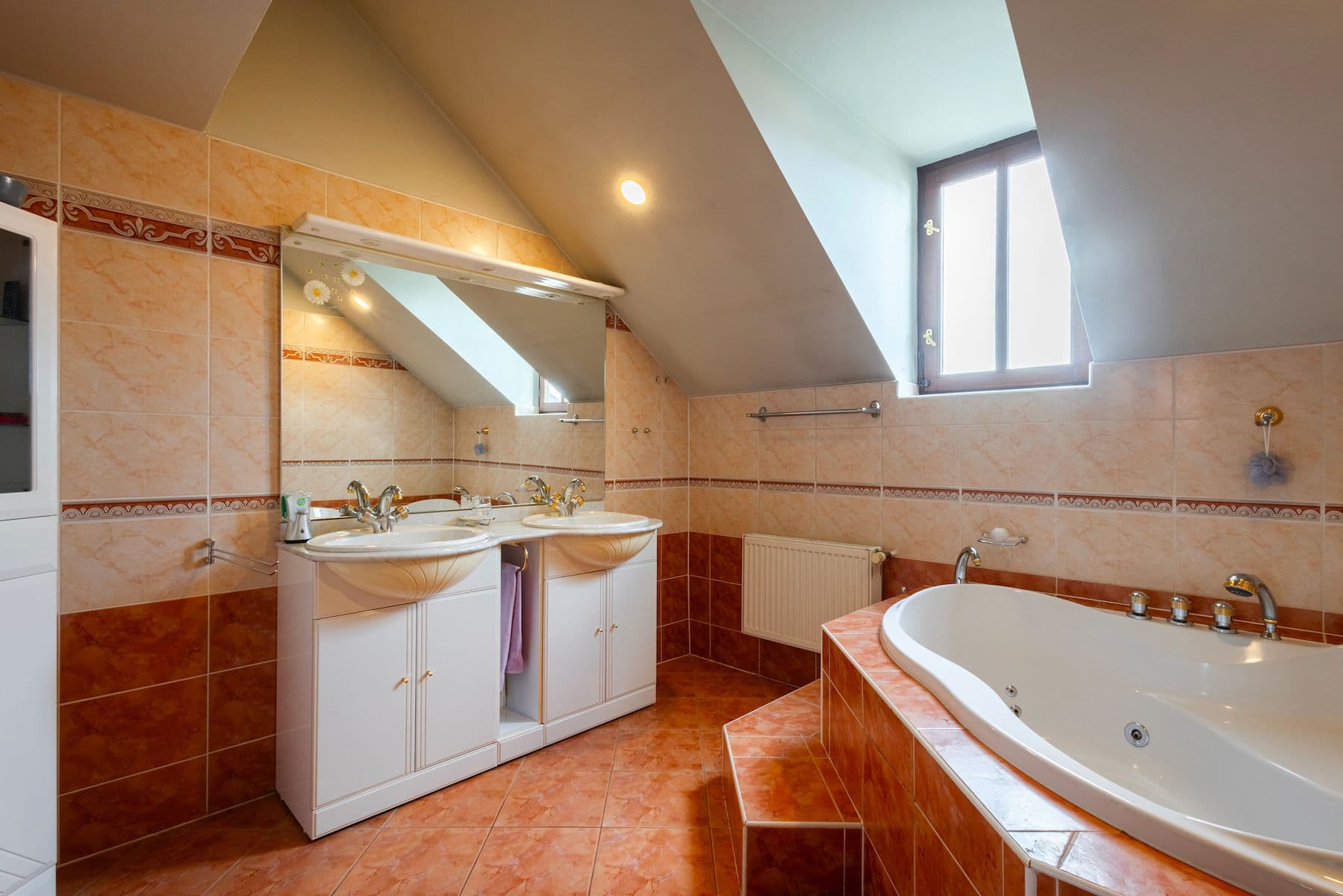 Predaj domu 378 m², pozemek 385 m², Poděbradova, Chomutov, Ústecký kraj Predaj domu 378 m², pozemek 385 m², Poděbradova, Chomutov, Ústecký kraj