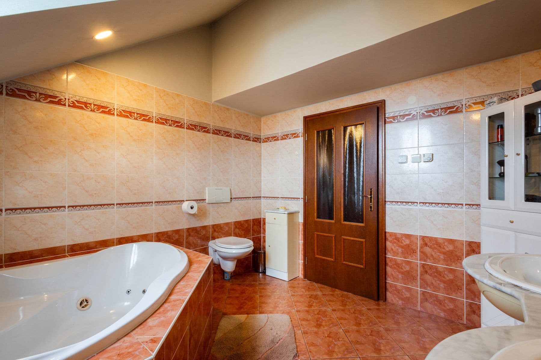 Predaj domu 378 m², pozemek 385 m², Poděbradova, Chomutov, Ústecký kraj Predaj domu 378 m², pozemek 385 m², Poděbradova, Chomutov, Ústecký kraj