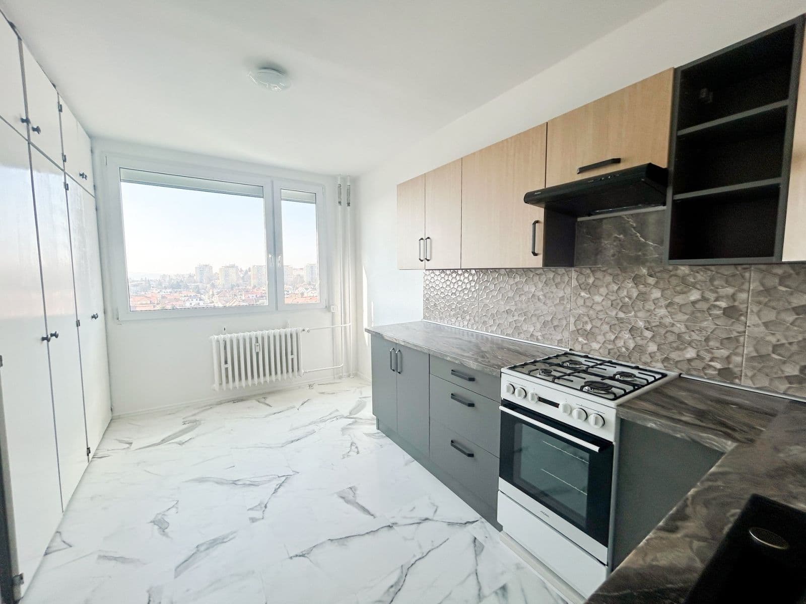 Prenájom bytu 3-izbový 68 m², Šiškova, Praha, Praha Prenájom bytu 3-izbový 68 m², Šiškova, Praha, Praha