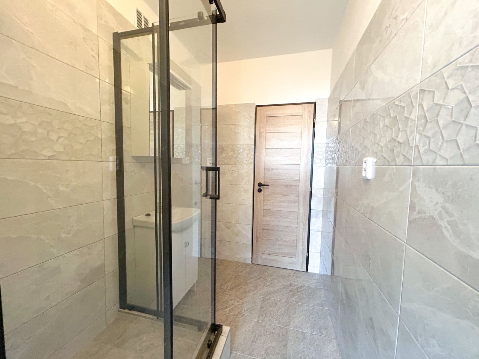 Prenájom bytu 3-izbový 68 m², Šiškova, Praha, Praha Prenájom bytu 3-izbový 68 m², Šiškova, Praha, Praha