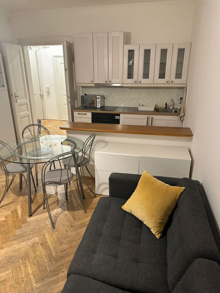 Prenájom bytu 3-izbový 72 m², Na Výtoni, Praha, Praha Prenájom bytu 3-izbový 72 m², Na Výtoni, Praha, Praha