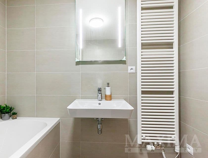 Predaj bytu 1-izbový 40 m², Argentinská, Praha, Praha Predaj bytu 1-izbový 40 m², Argentinská, Praha, Praha