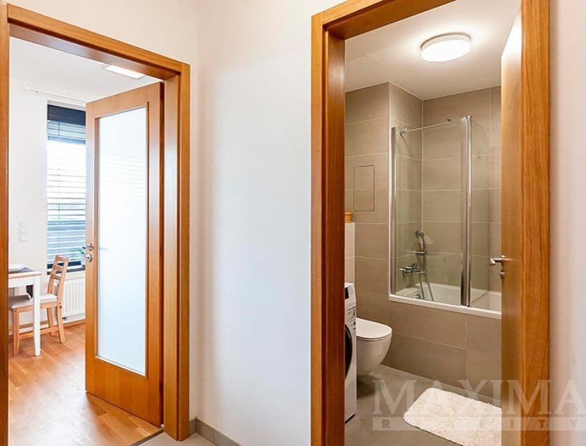 Predaj bytu 1-izbový 40 m², Argentinská, Praha, Praha Predaj bytu 1-izbový 40 m², Argentinská, Praha, Praha