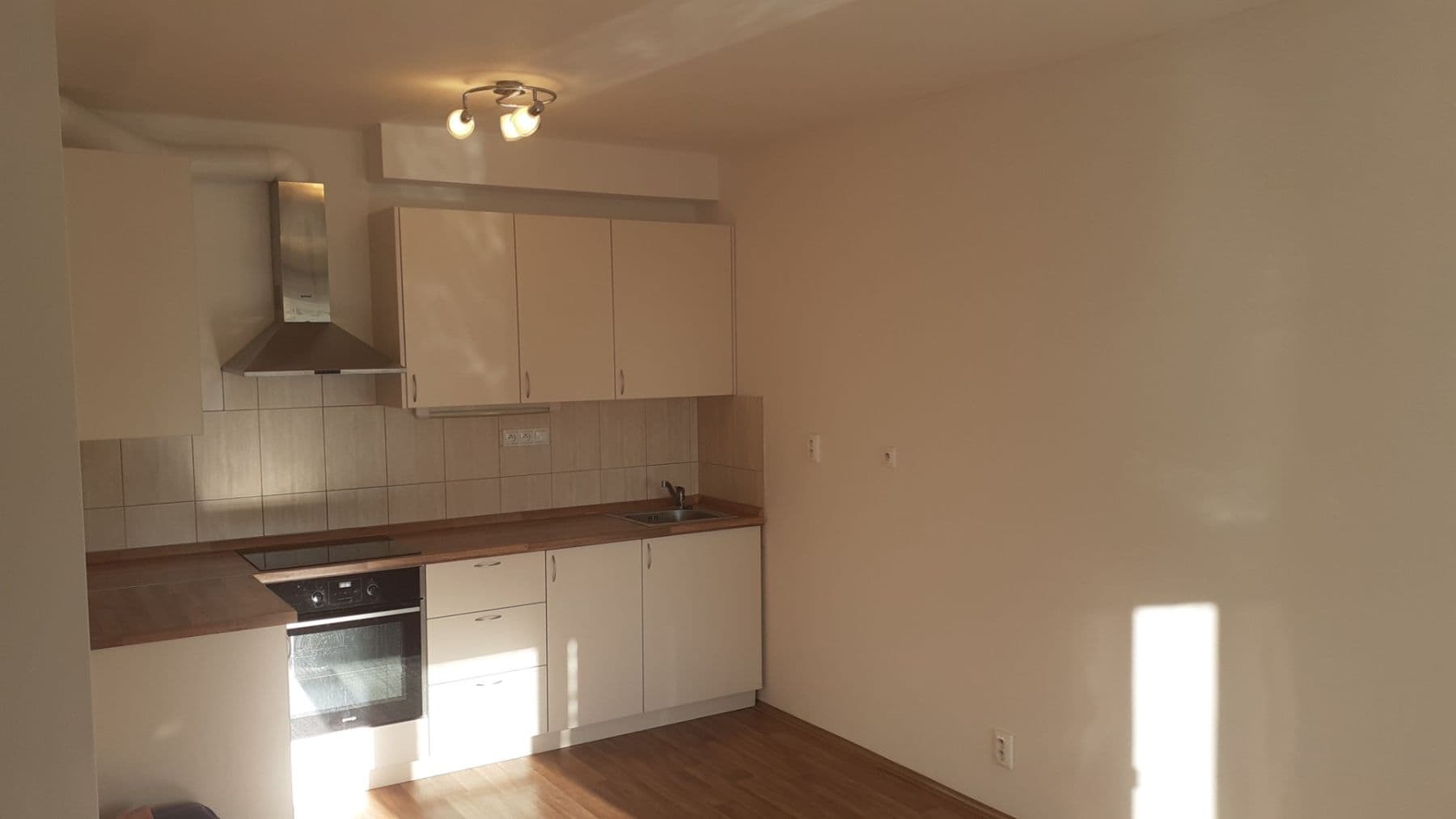 Prenájom bytu 2-izbový 43 m², V Honech, Klecany, Středočeský kraj Prenájom bytu 2-izbový 43 m², V Honech, Klecany, Středočeský kraj