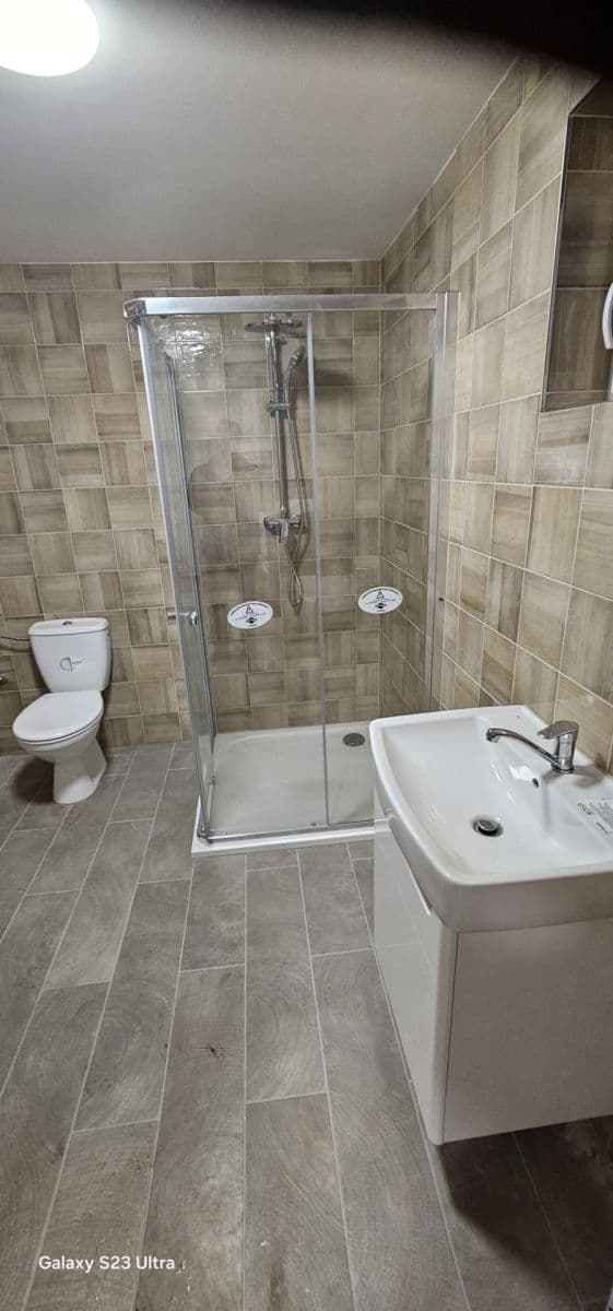 Prenájom bytu 1-izbový 31 m², M. Rovenské, Karlovy Vary, Karlovarský kraj Prenájom bytu 1-izbový 31 m², M. Rovenské, Karlovy Vary, Karlovarský kraj